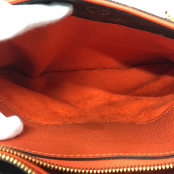 LOUIS VUITTON Brown Monogram Shoulder Bag - Picture 14 of 16